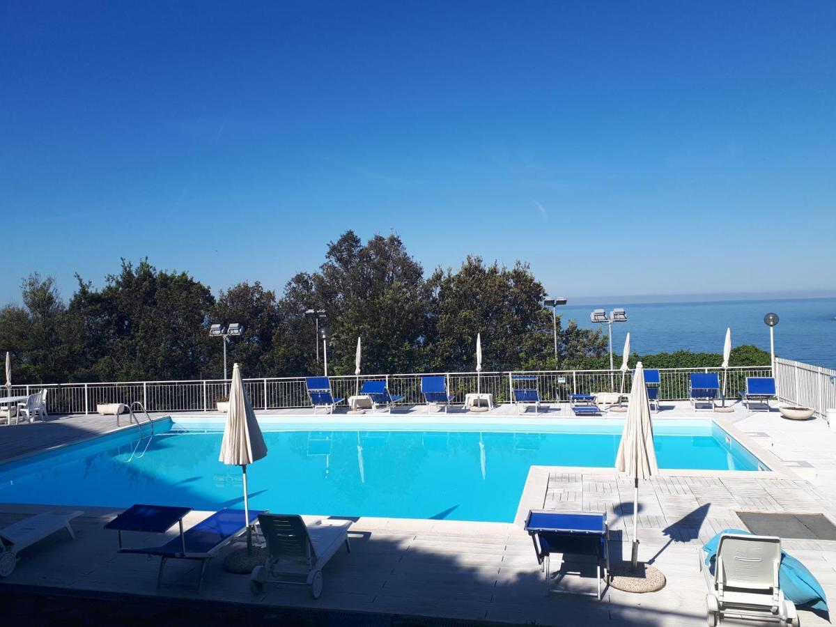 מונליה Appartamenti Enrica With Amazing View מראה חיצוני תמונה